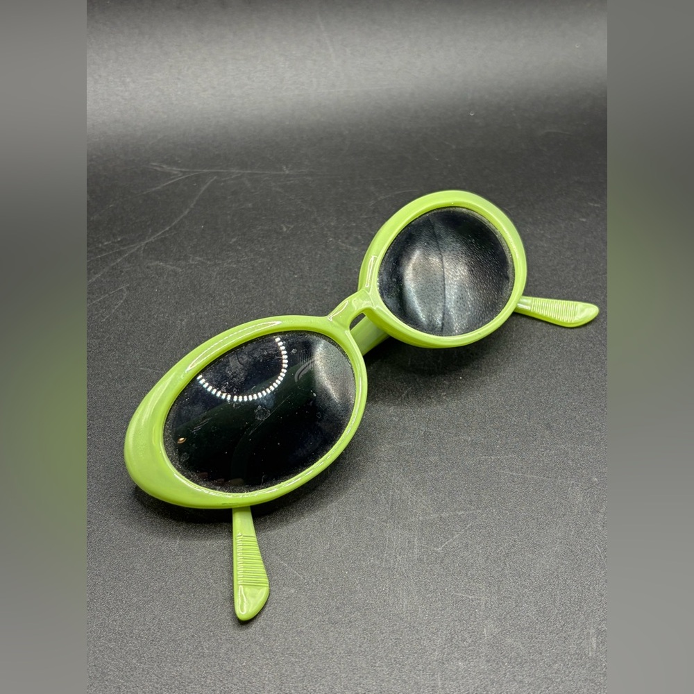 Vintage Green Oval Sunglasses Sunnies Shades Sunspecs Glasses Accessories